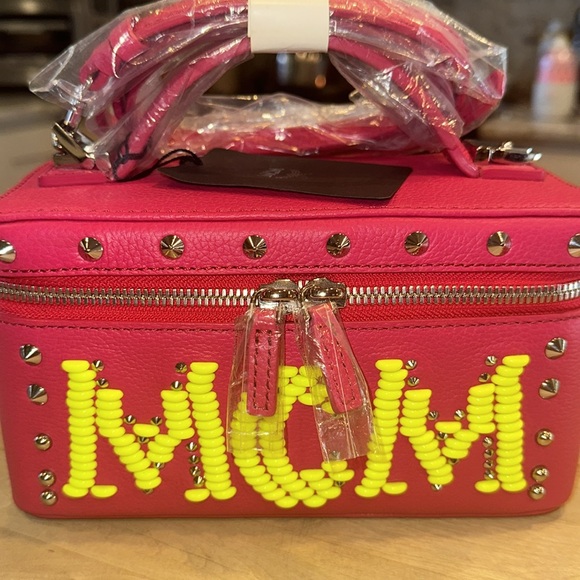 MCM LOVE POTION COSMETIC CASE - Picture 1 of 12